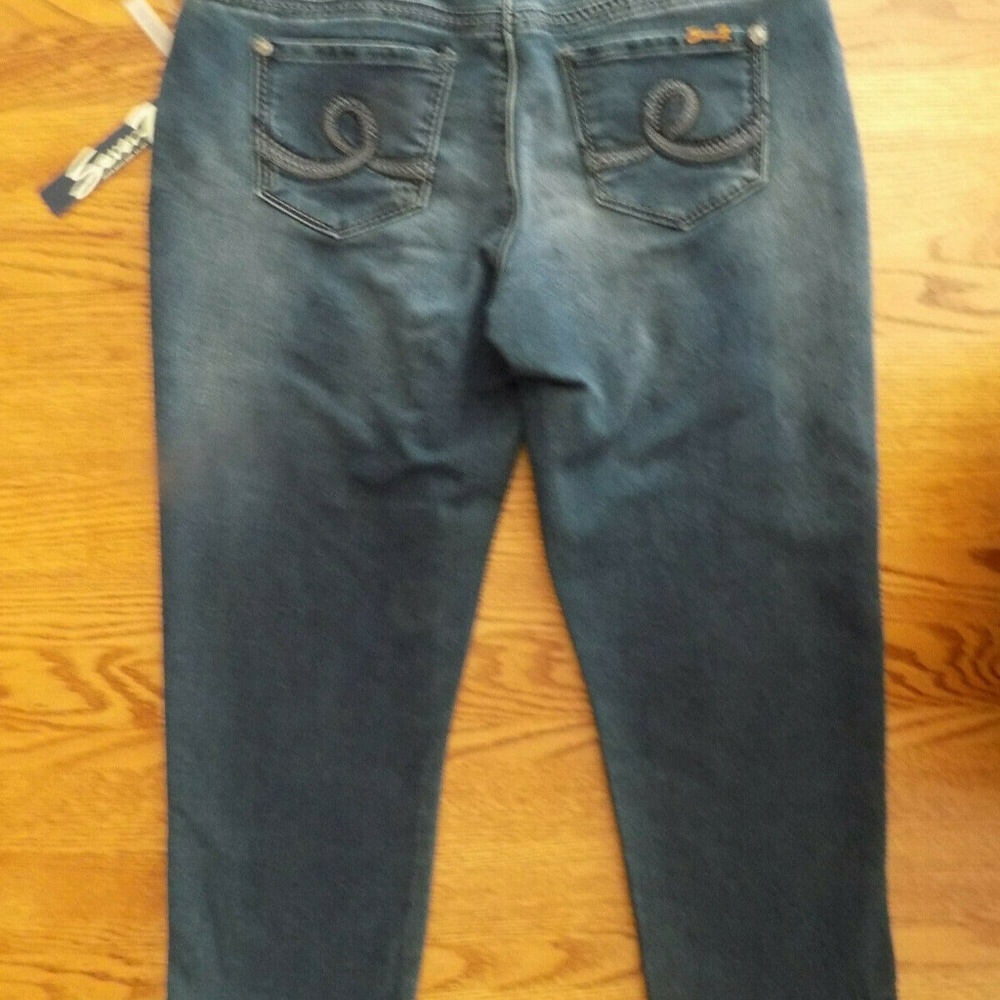 NEW* Women's Seven7 Girlfriend Style Cotton Blend Denim Crop Jeans Size 4 - Picture 4 of 5